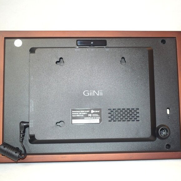 2010 GiiNii 7 Inch Digital Picture Frame GP-7AWP-1 No Computer Needed - Picture 2 of 4
